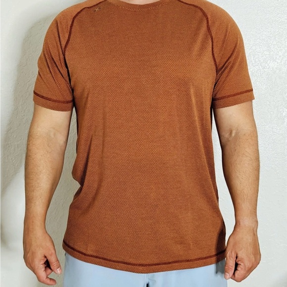 RHONE Other - NWT Rhone men’s Glacier Short Sleeve shirt in Brandy Red. Size Med standard fit